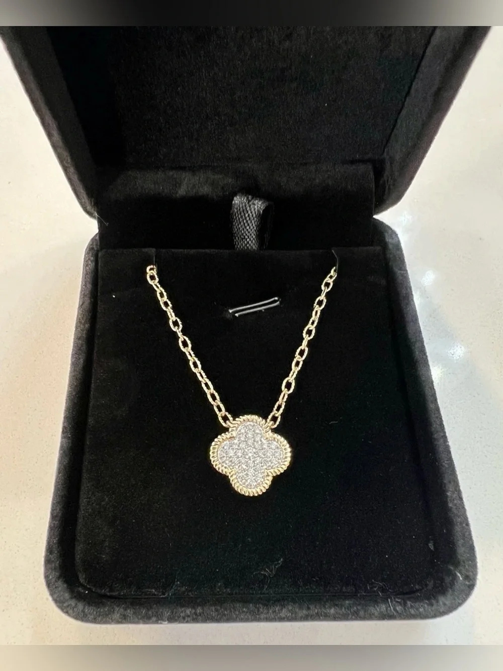 ALLISON KAUFMAN 14K YELLOW GOLD & DIAMOND STATIONED CLOVER ALHAMBRA NECKLACE - Picture 3 of 6